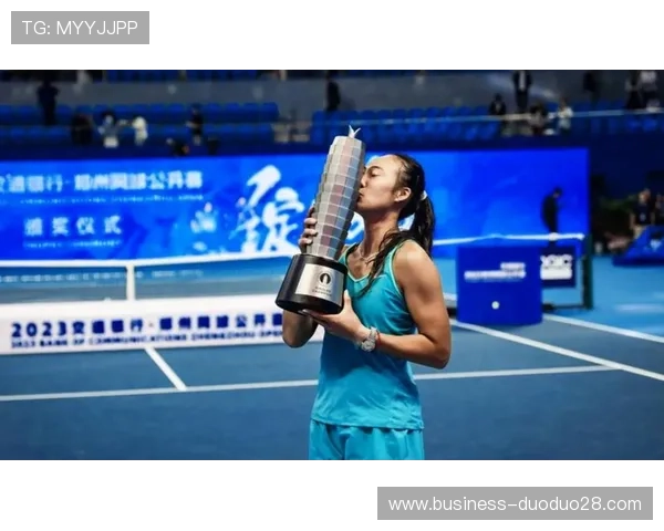 新星崛起与老将坚守交织赛场风云网球巡回赛精彩纷呈引关注