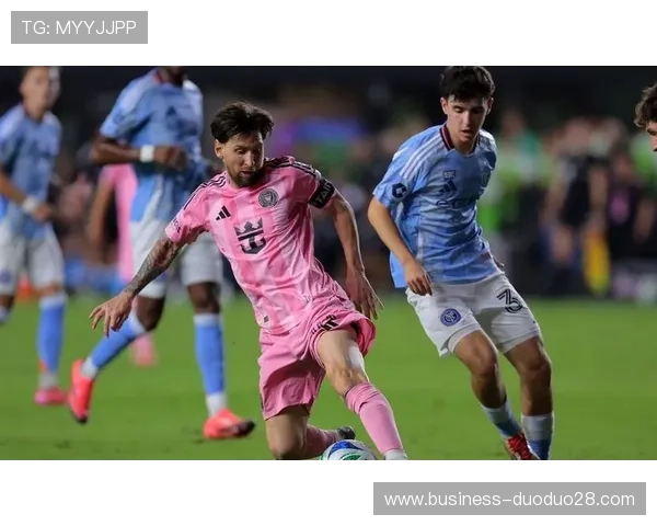 梅西加盟国际米兰后首次亮相赛场 展现超凡球技引爆全场热烈掌声