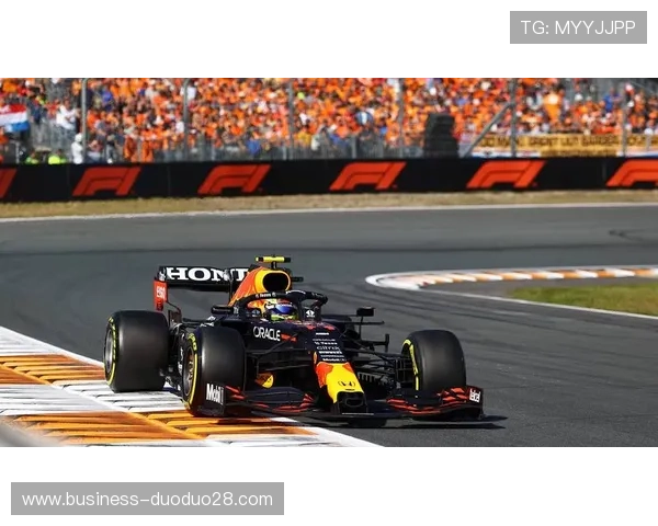 F1赛季最新动态解析各车队争冠形势与明星车手表现